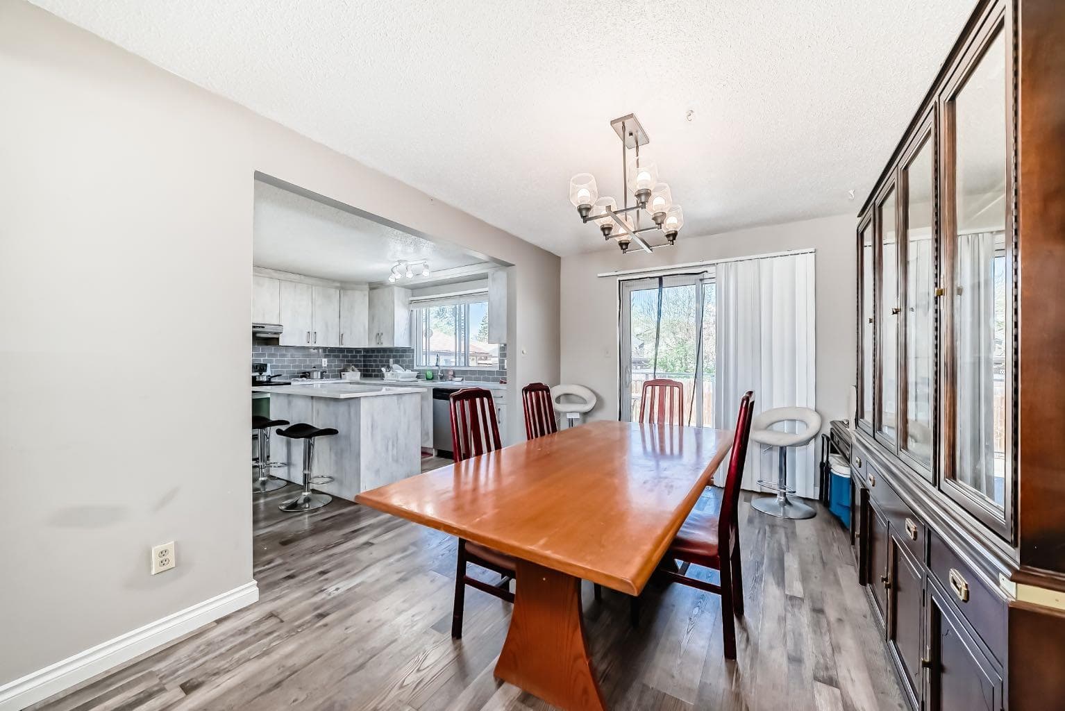28 Rundlelawn Place NE