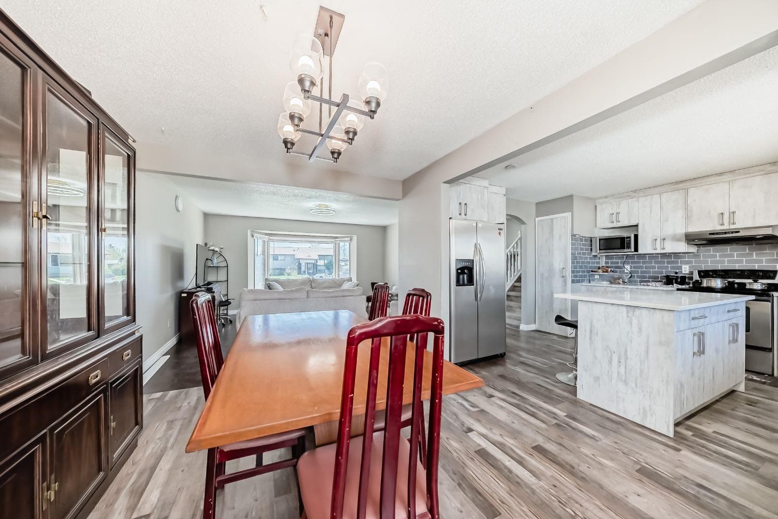 28 Rundlelawn Place NE