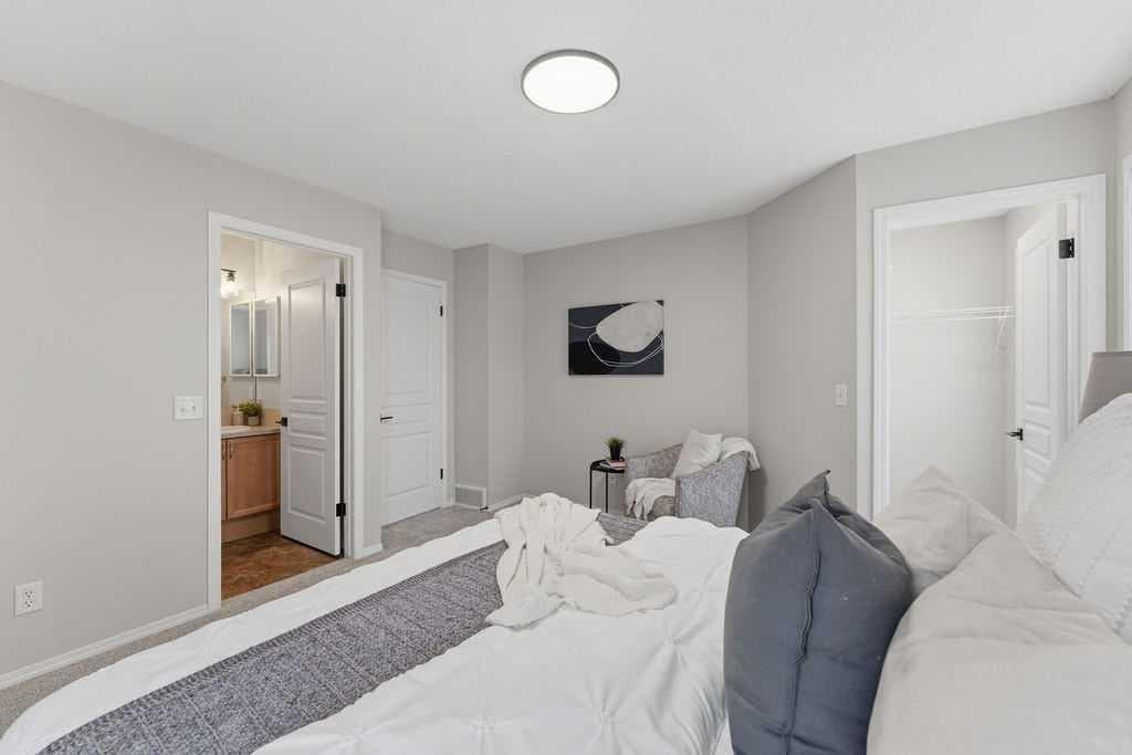 115 Elgin Meadows View SE