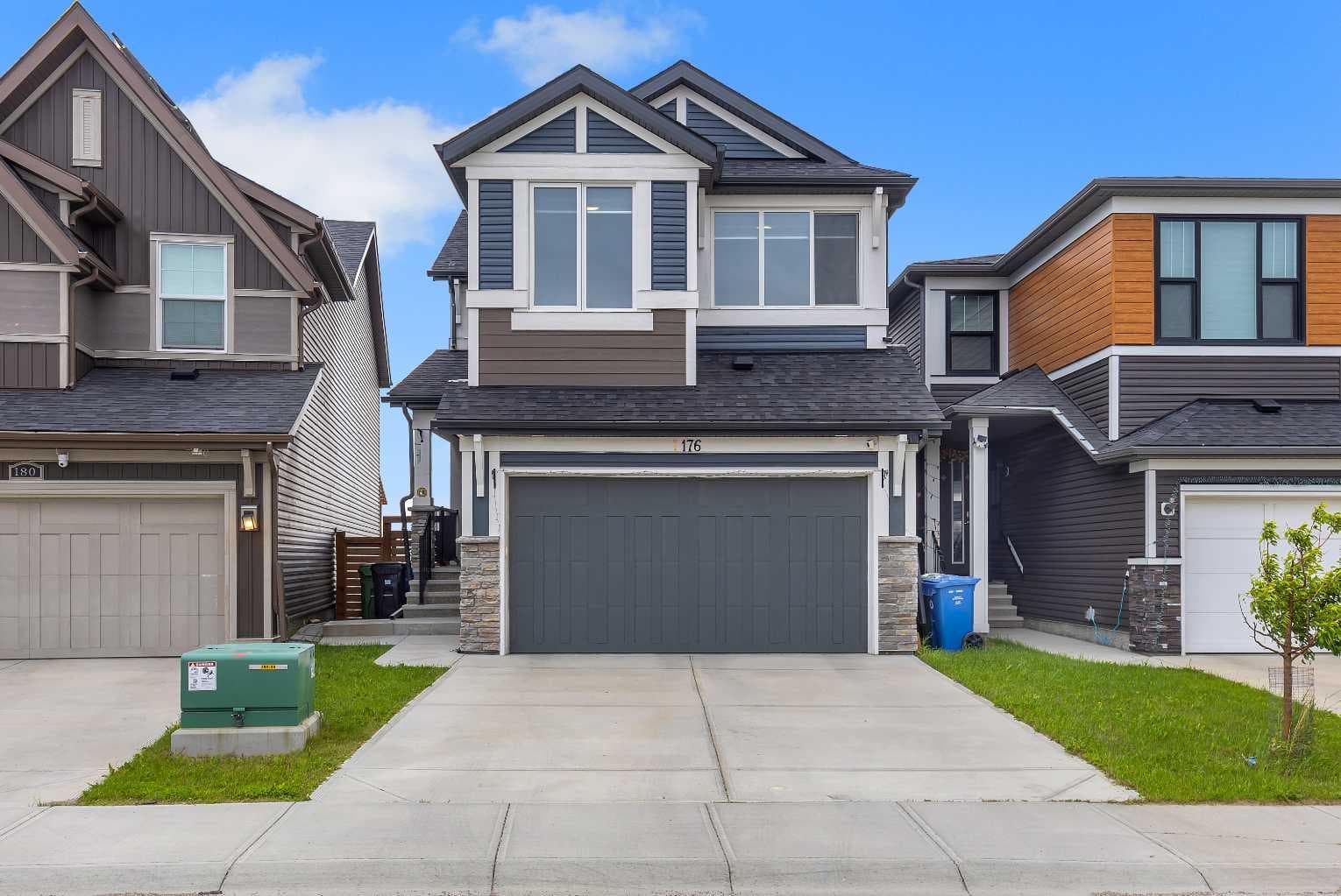 176 Howse Crescent NE
