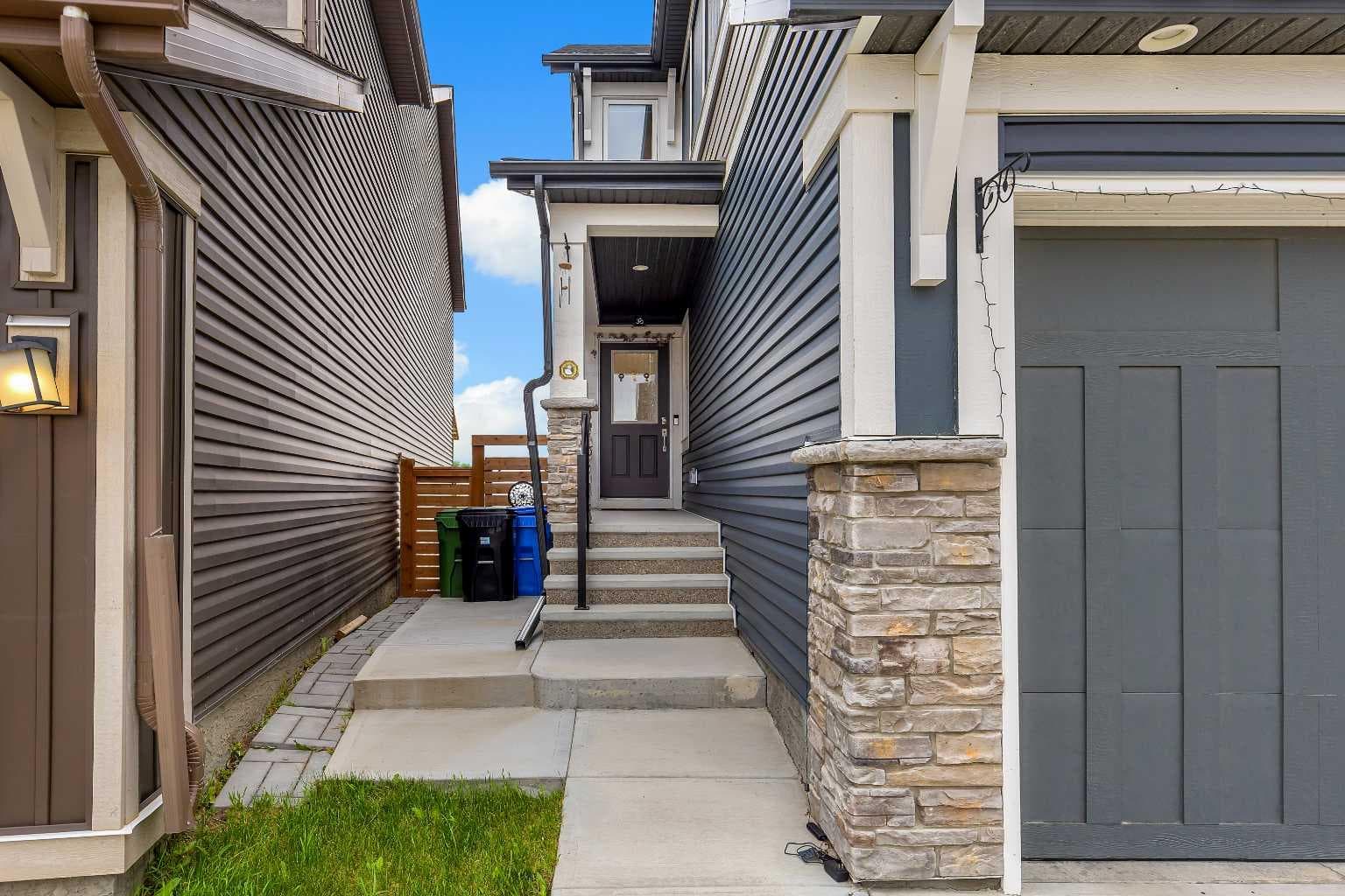 176 Howse Crescent NE