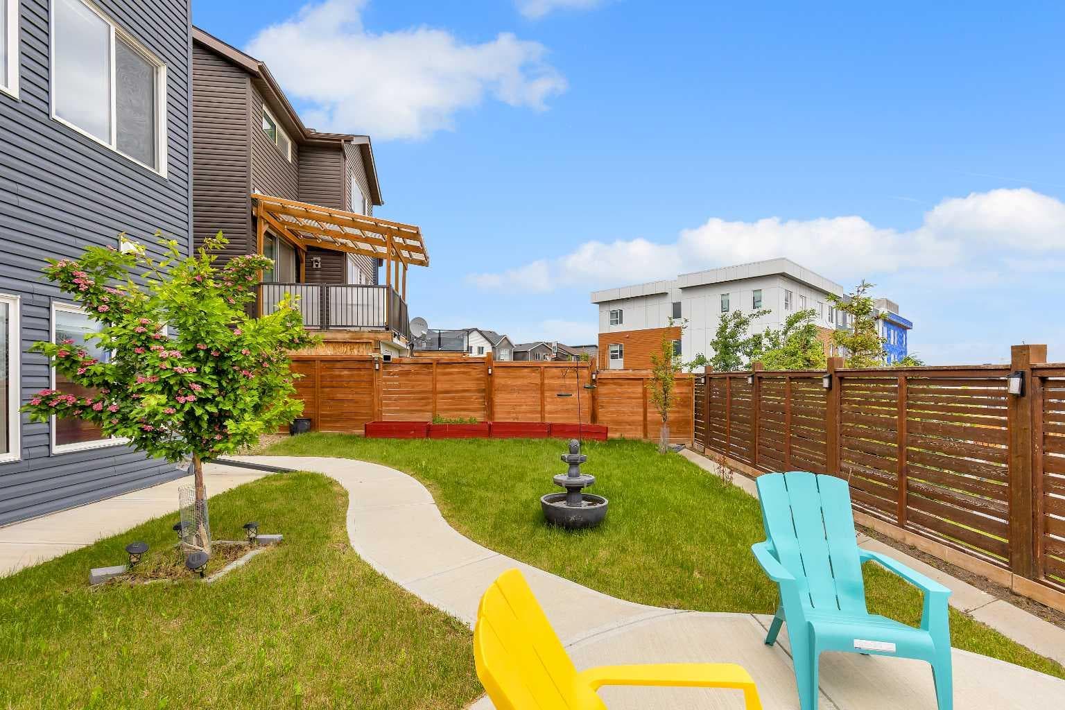 176 Howse Crescent NE