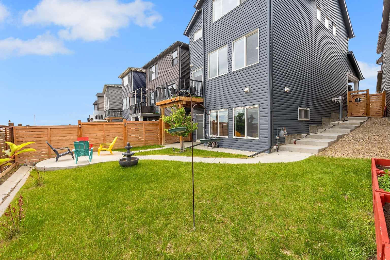 176 Howse Crescent NE