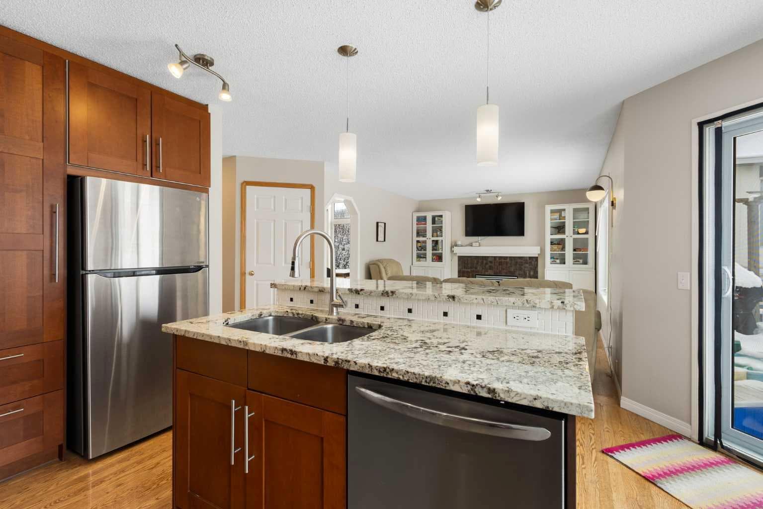 136 Douglas Glen Heath SE