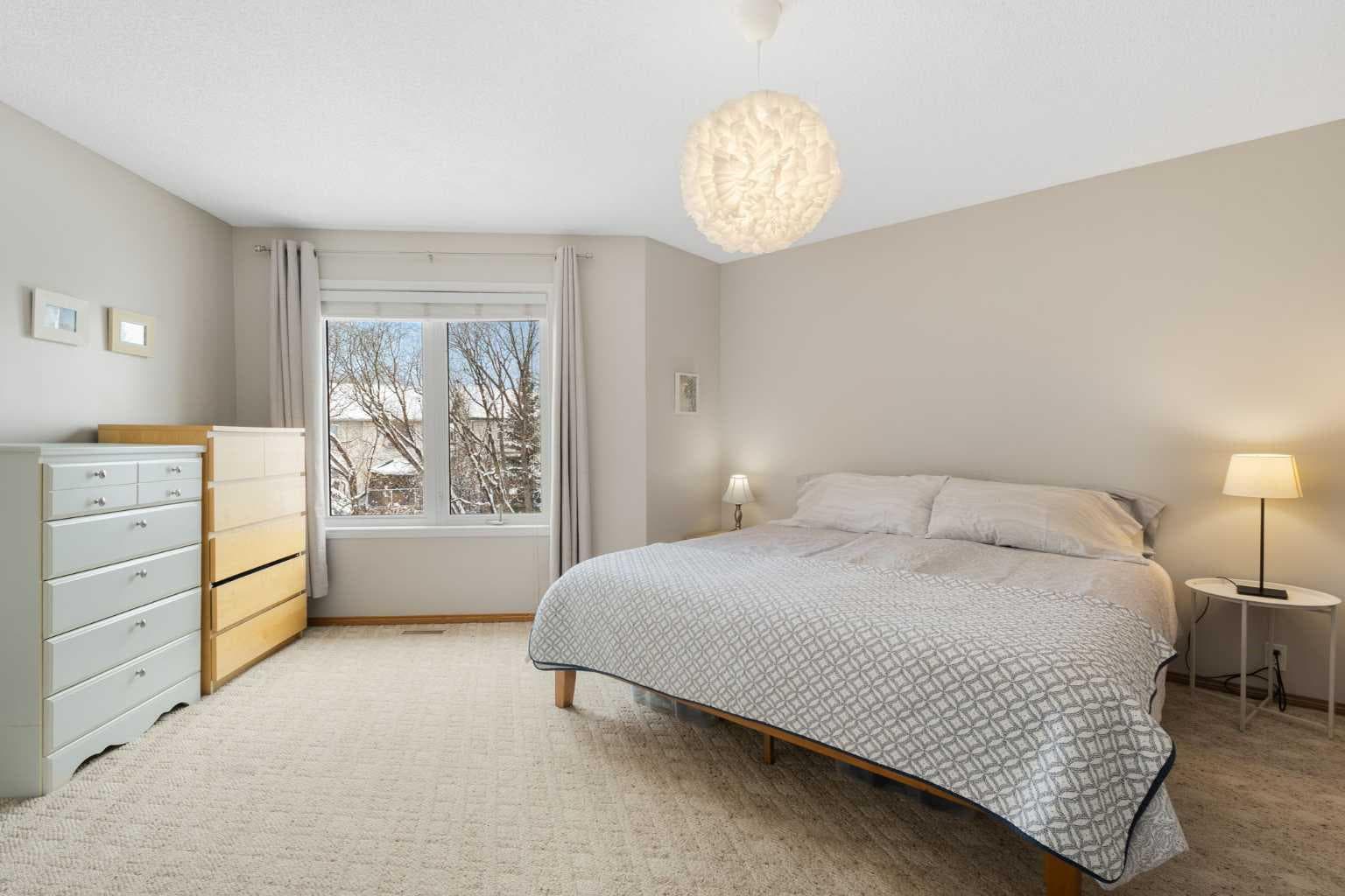136 Douglas Glen Heath SE