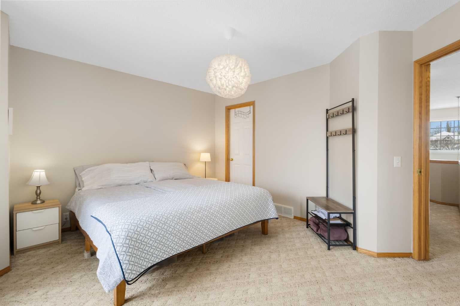136 Douglas Glen Heath SE