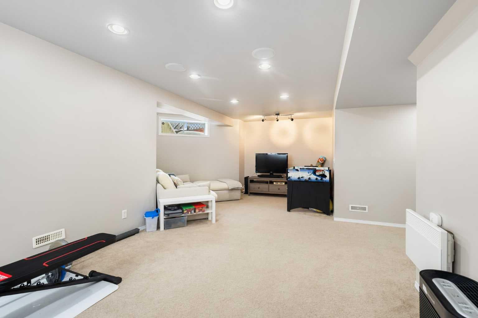 136 Douglas Glen Heath SE