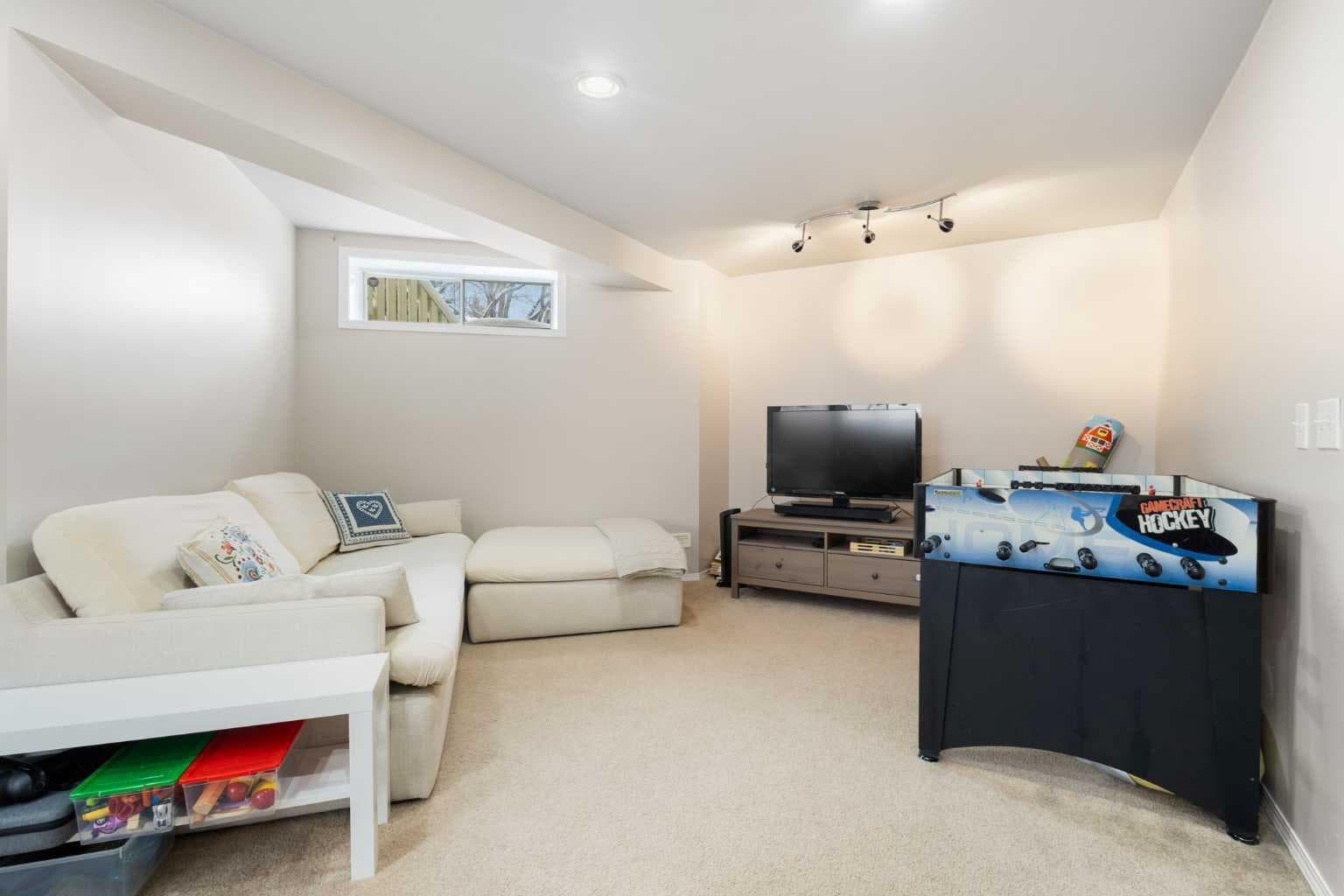 136 Douglas Glen Heath SE