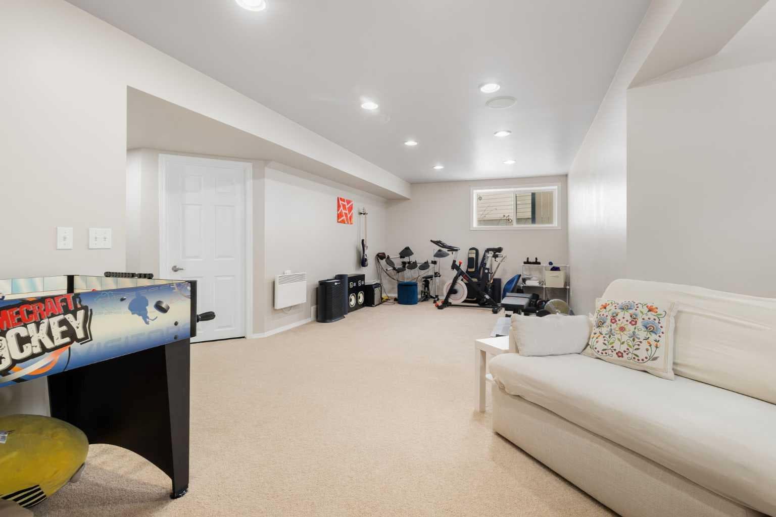 136 Douglas Glen Heath SE