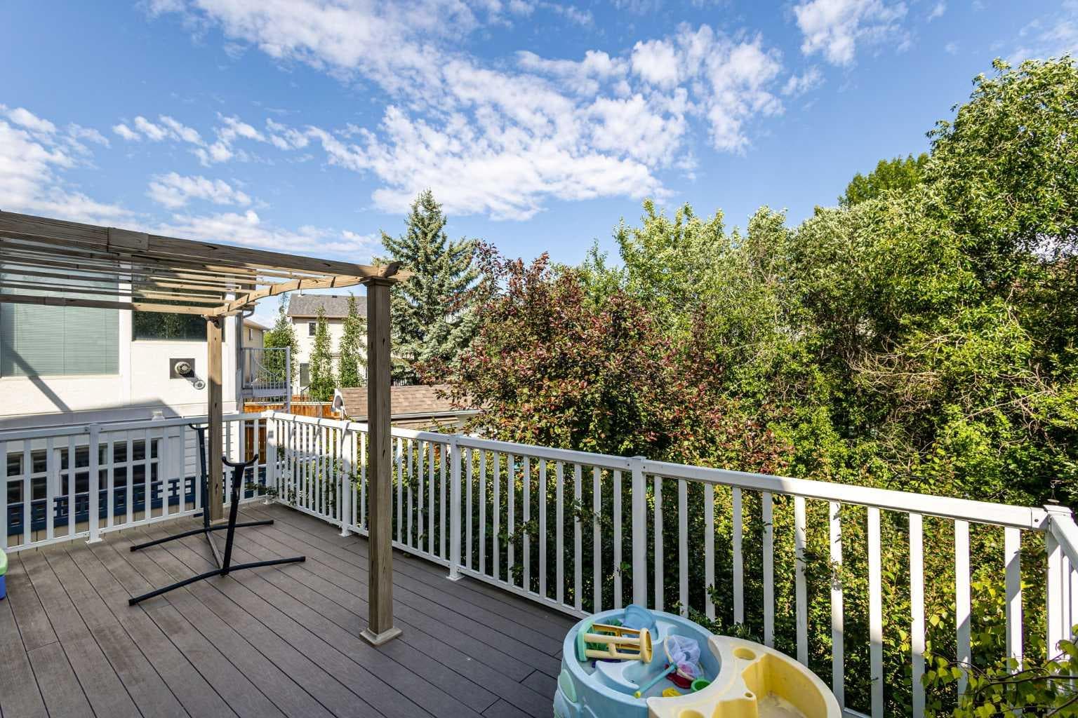 136 Douglas Glen Heath SE