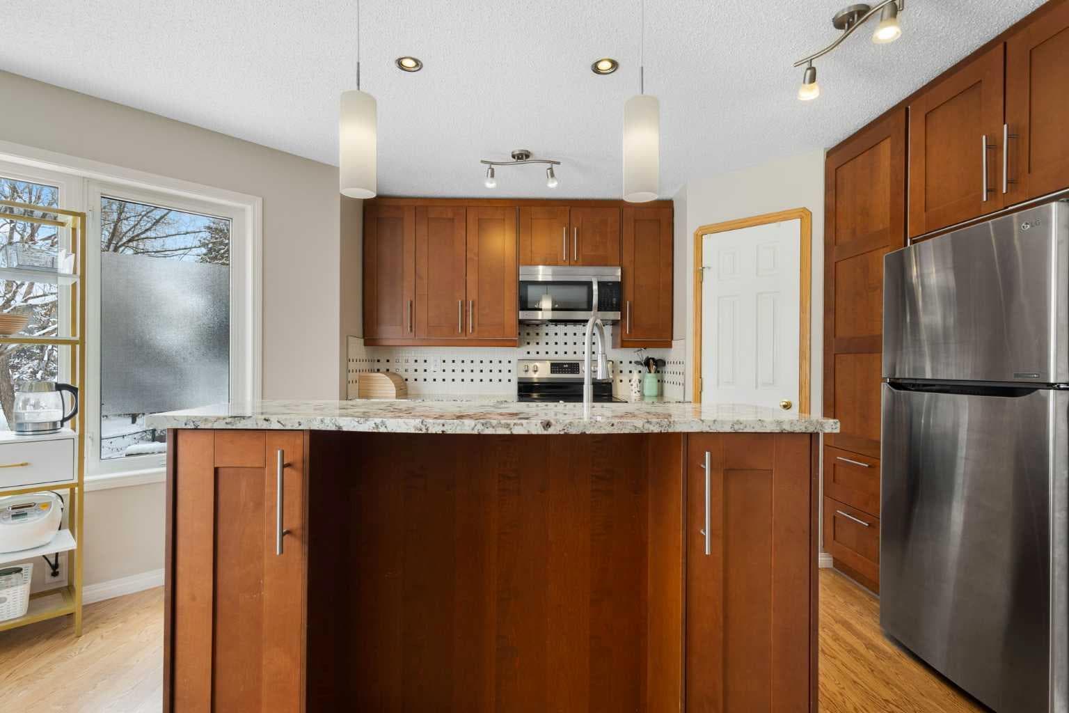 136 Douglas Glen Heath SE