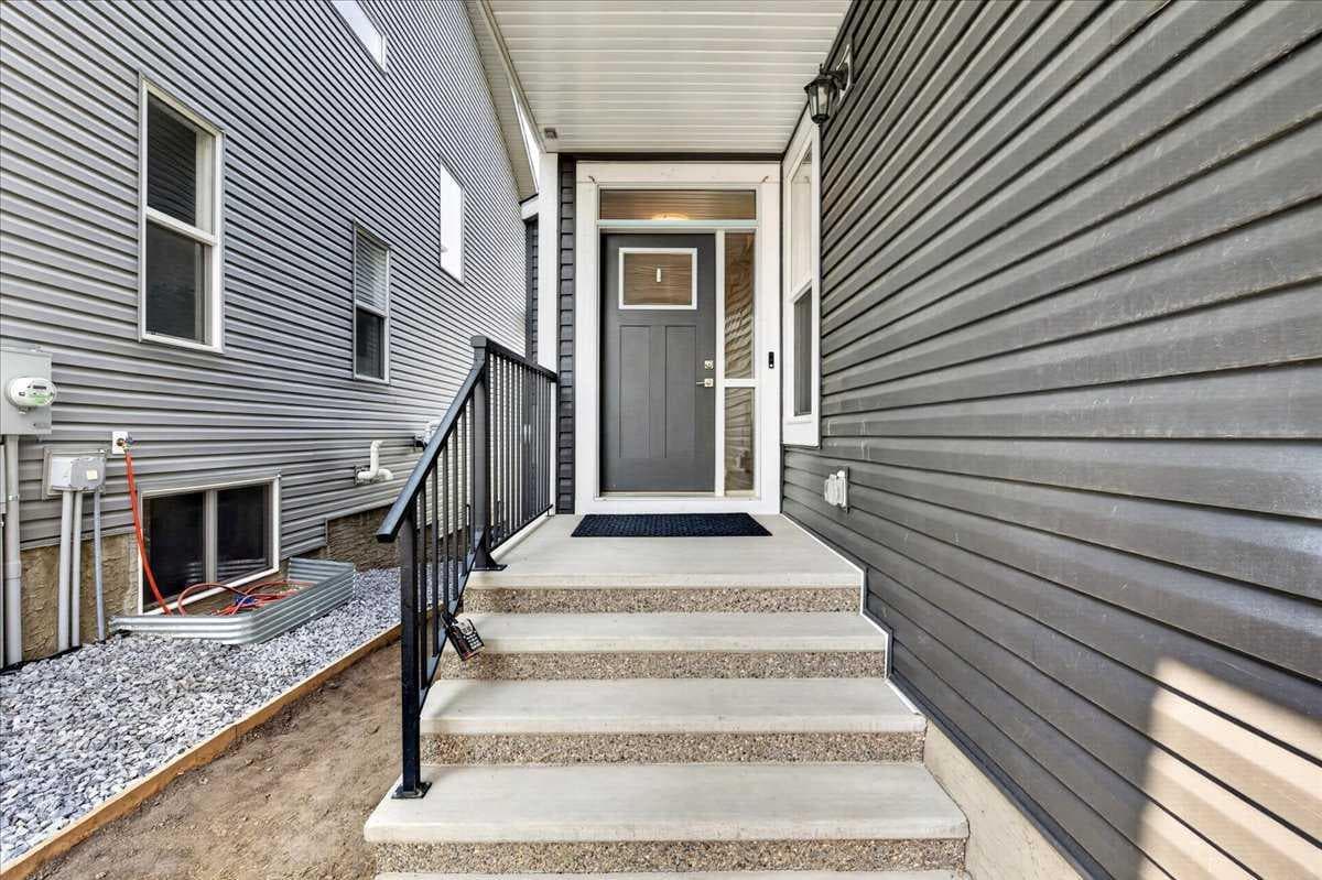 75 Midgrove Drive SW