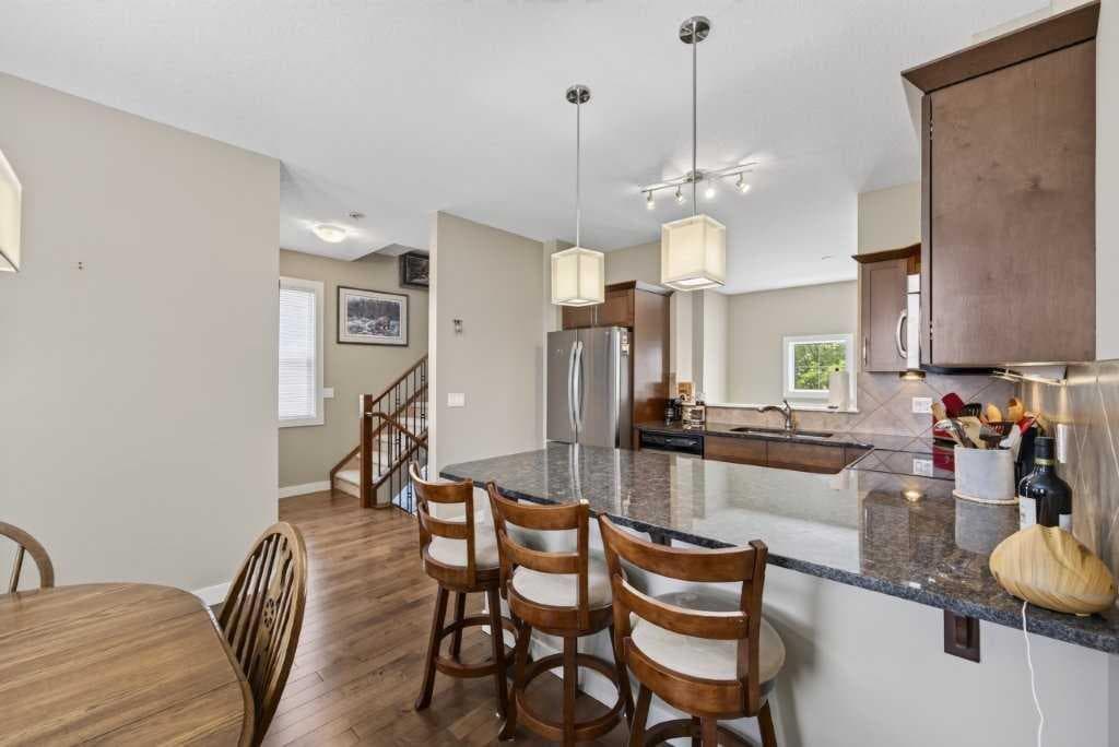 913 Evanston Square NW