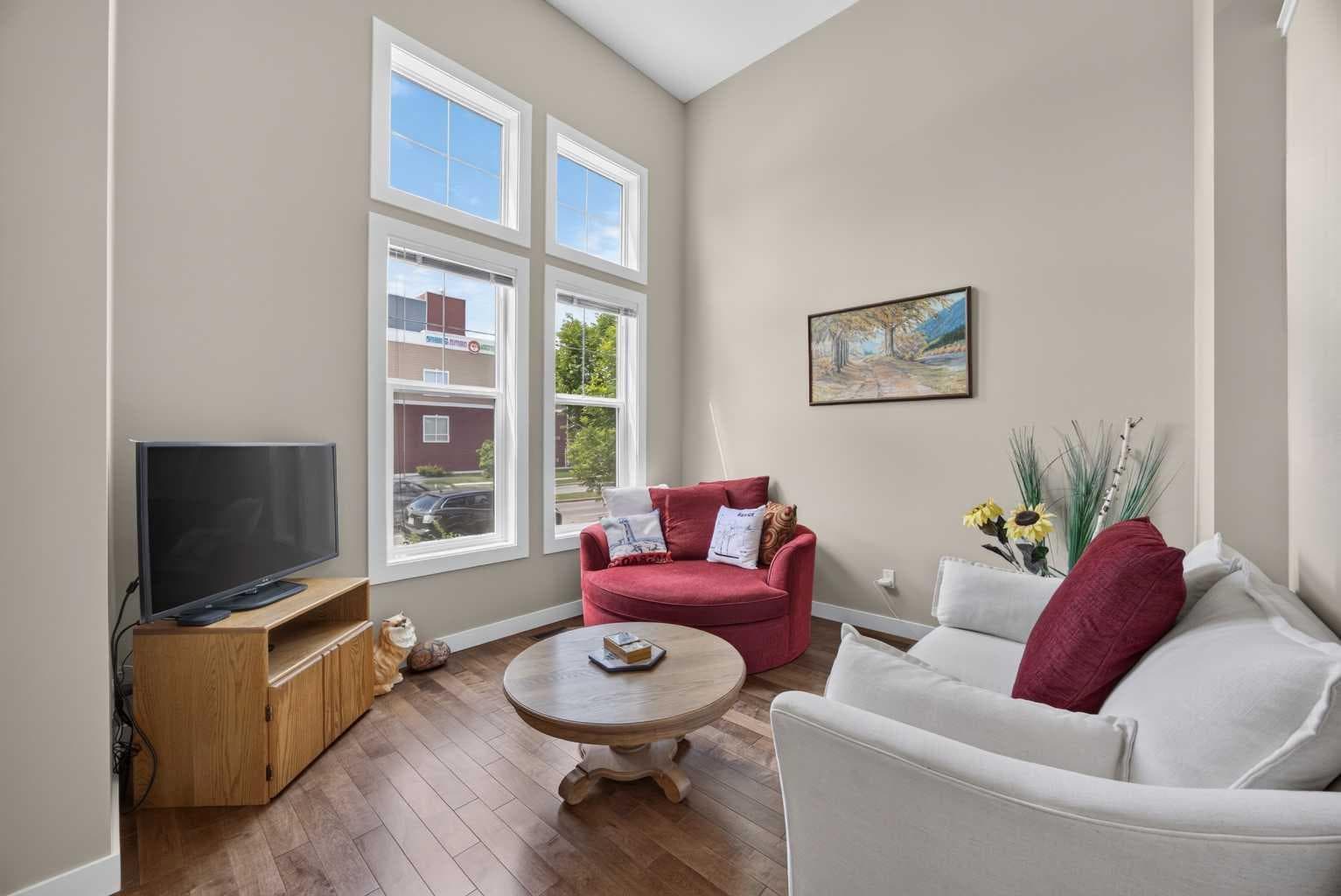 913 Evanston Square NW