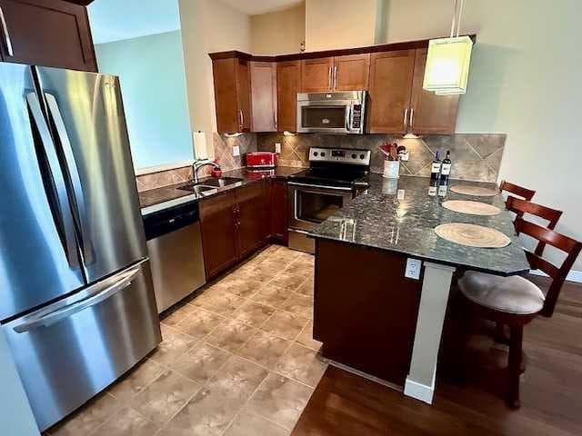 913 Evanston Square NW