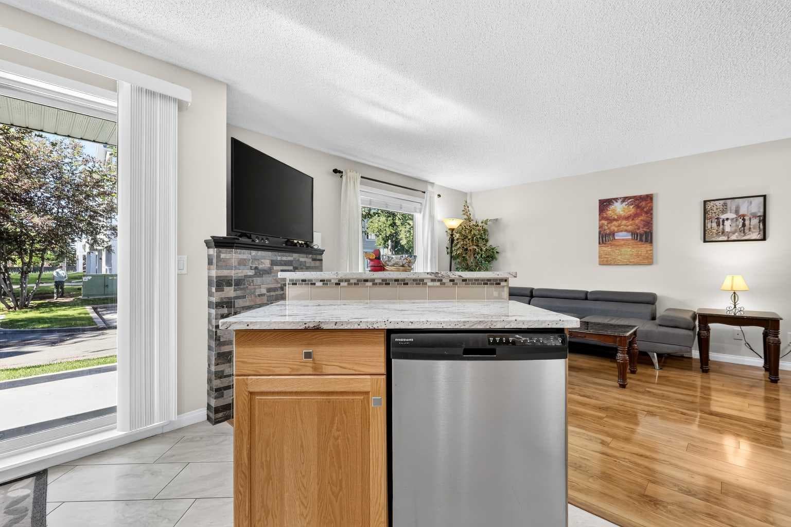 105, 5105 Valleyview Park SE