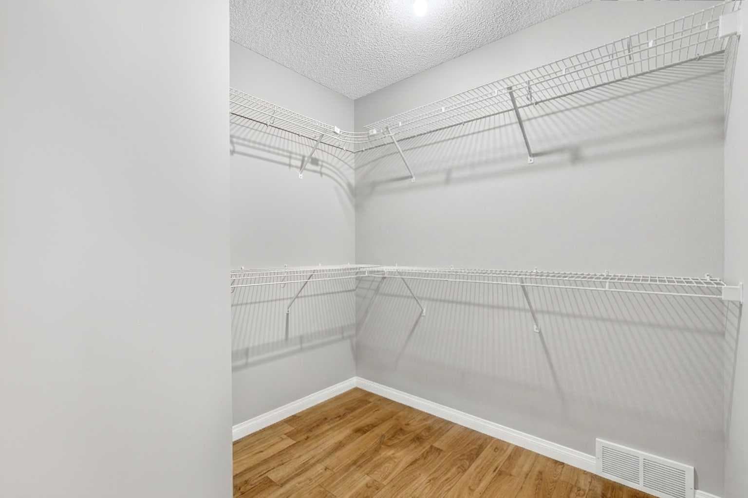 105, 5105 Valleyview Park SE