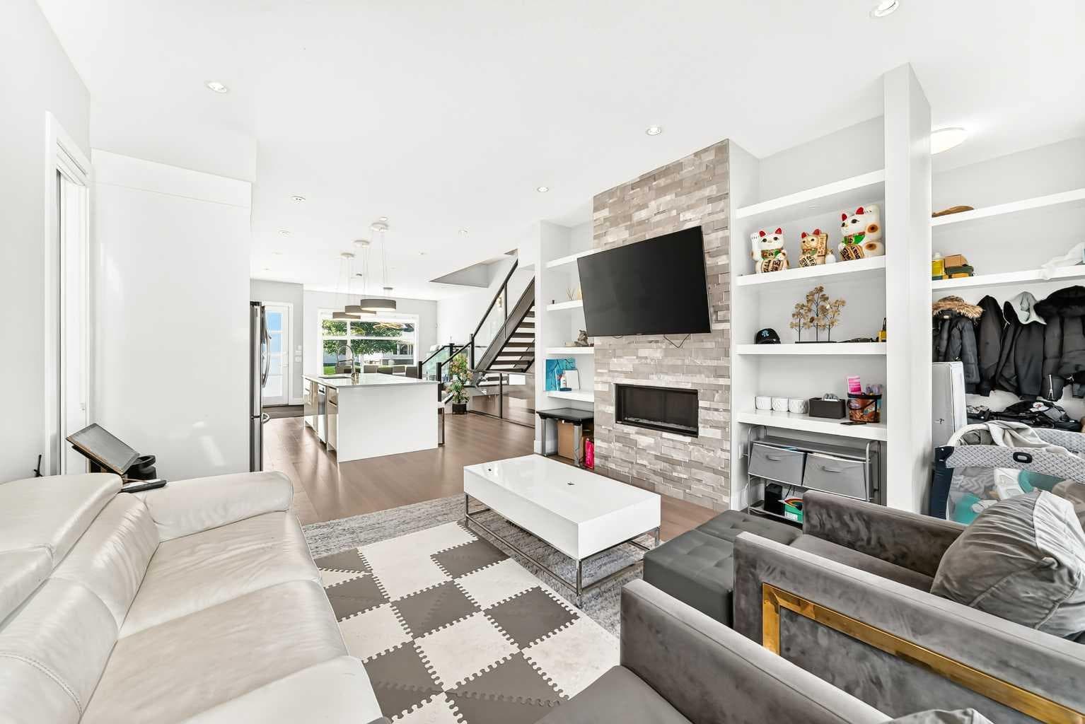 3014 Cochrane Road NW