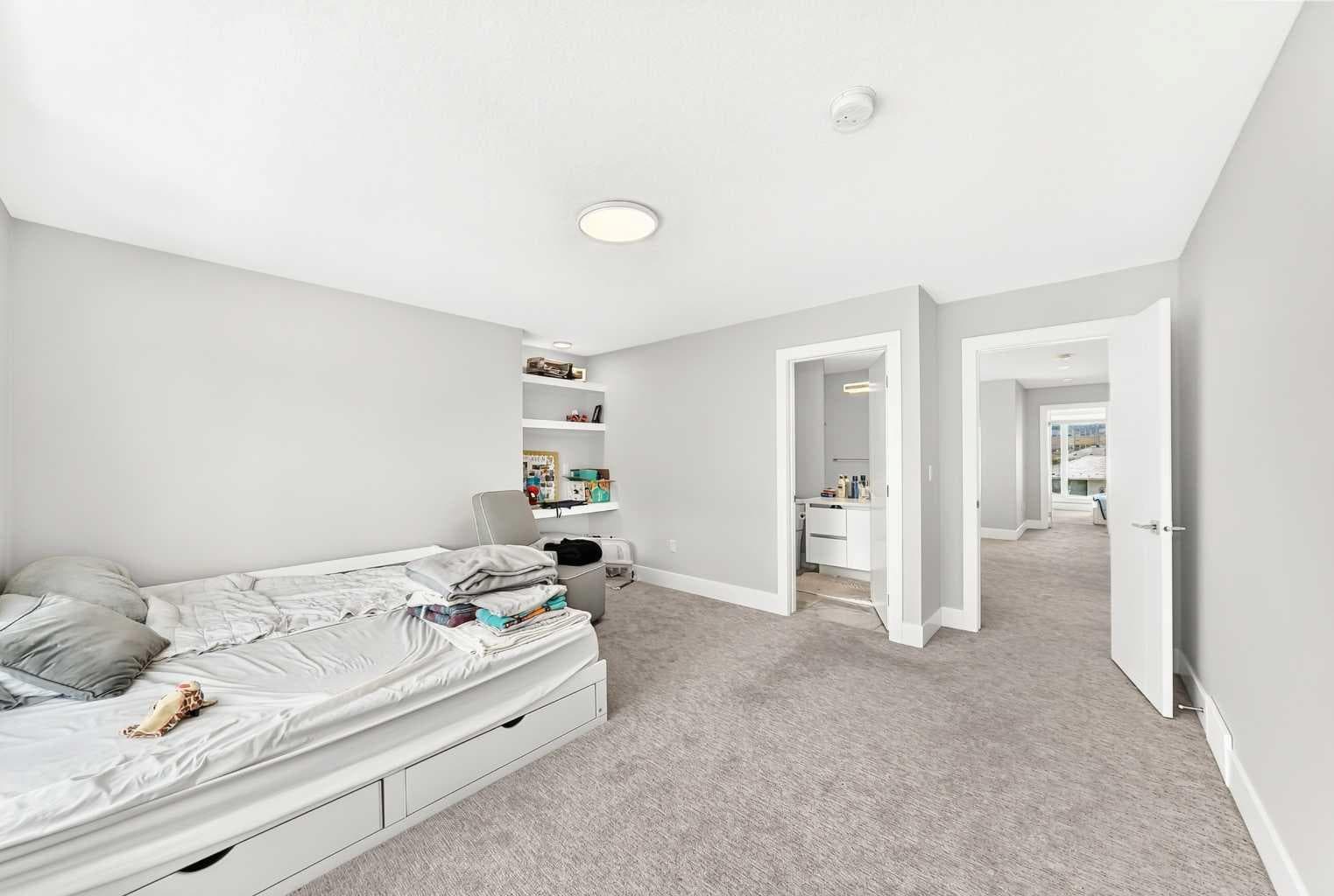 3014 Cochrane Road NW