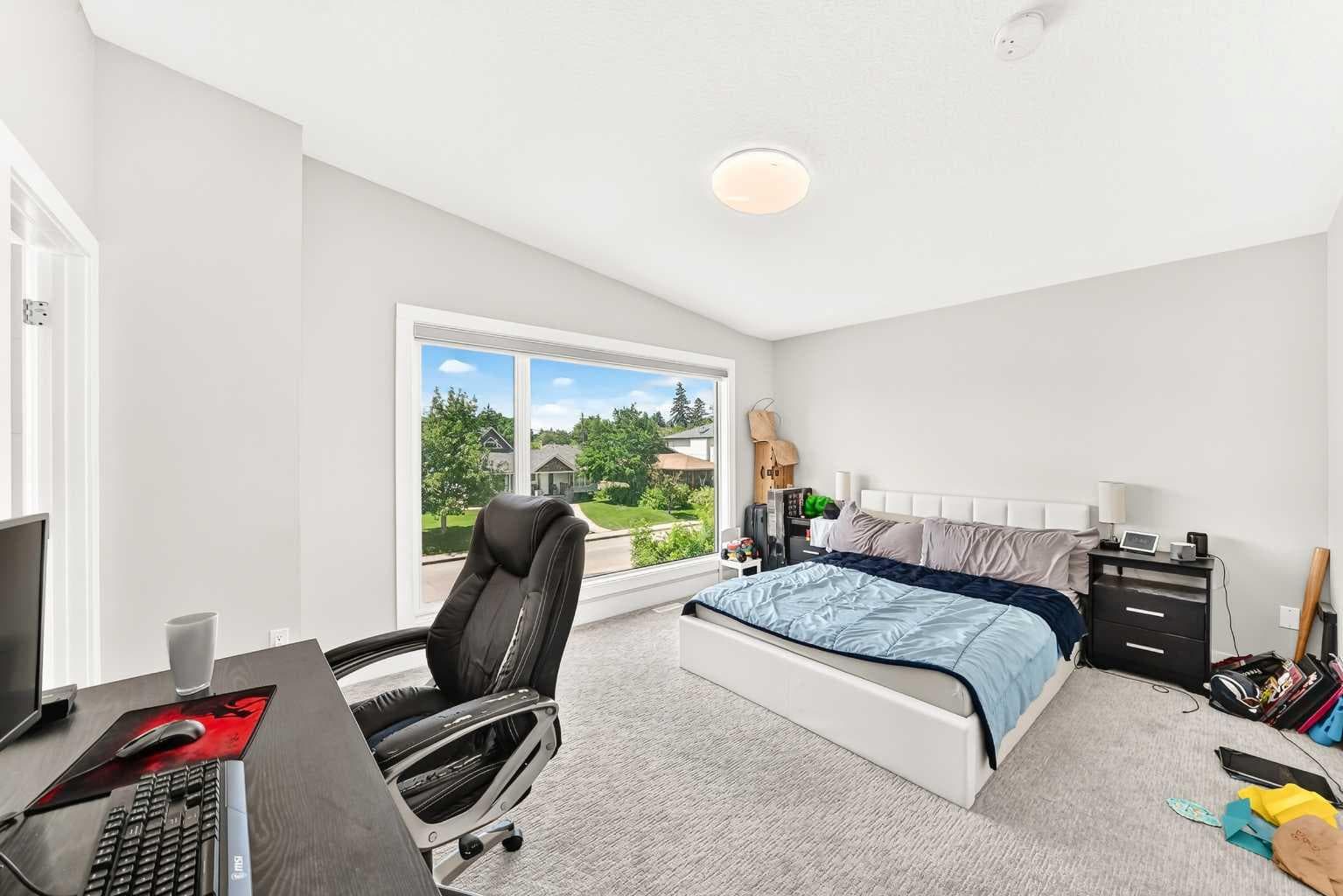 3014 Cochrane Road NW
