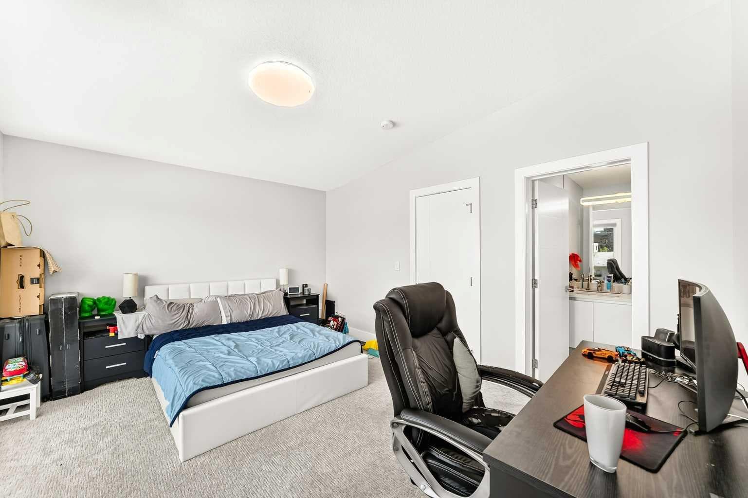 3014 Cochrane Road NW