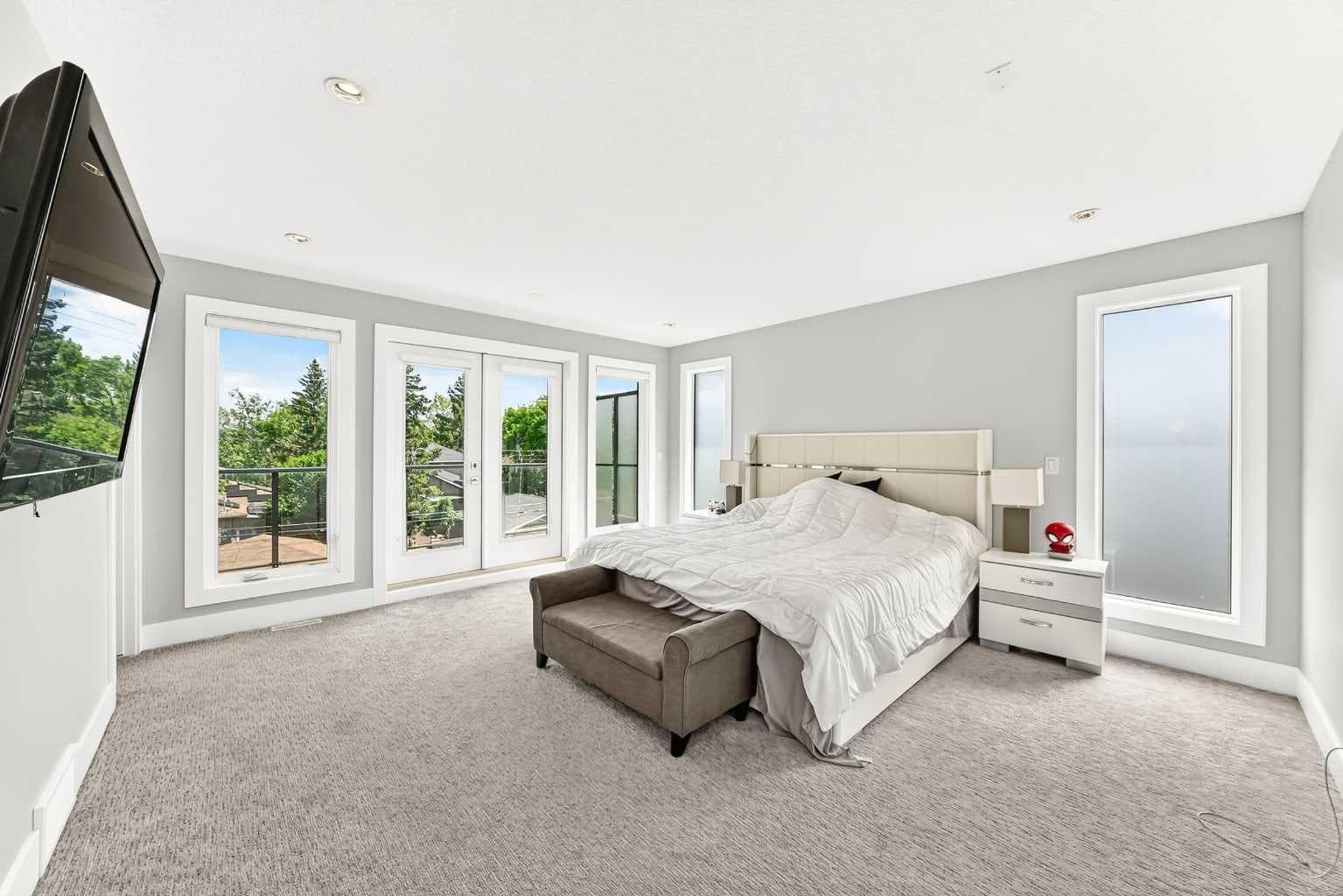 3014 Cochrane Road NW