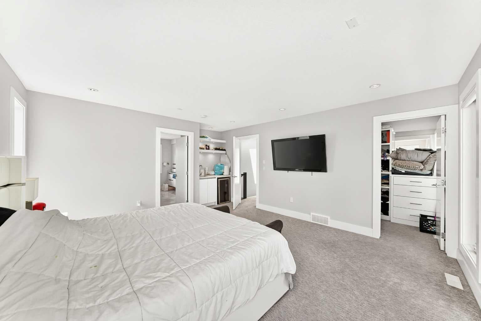 3014 Cochrane Road NW
