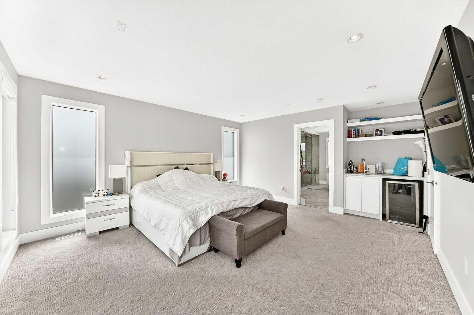 3014 Cochrane Road NW