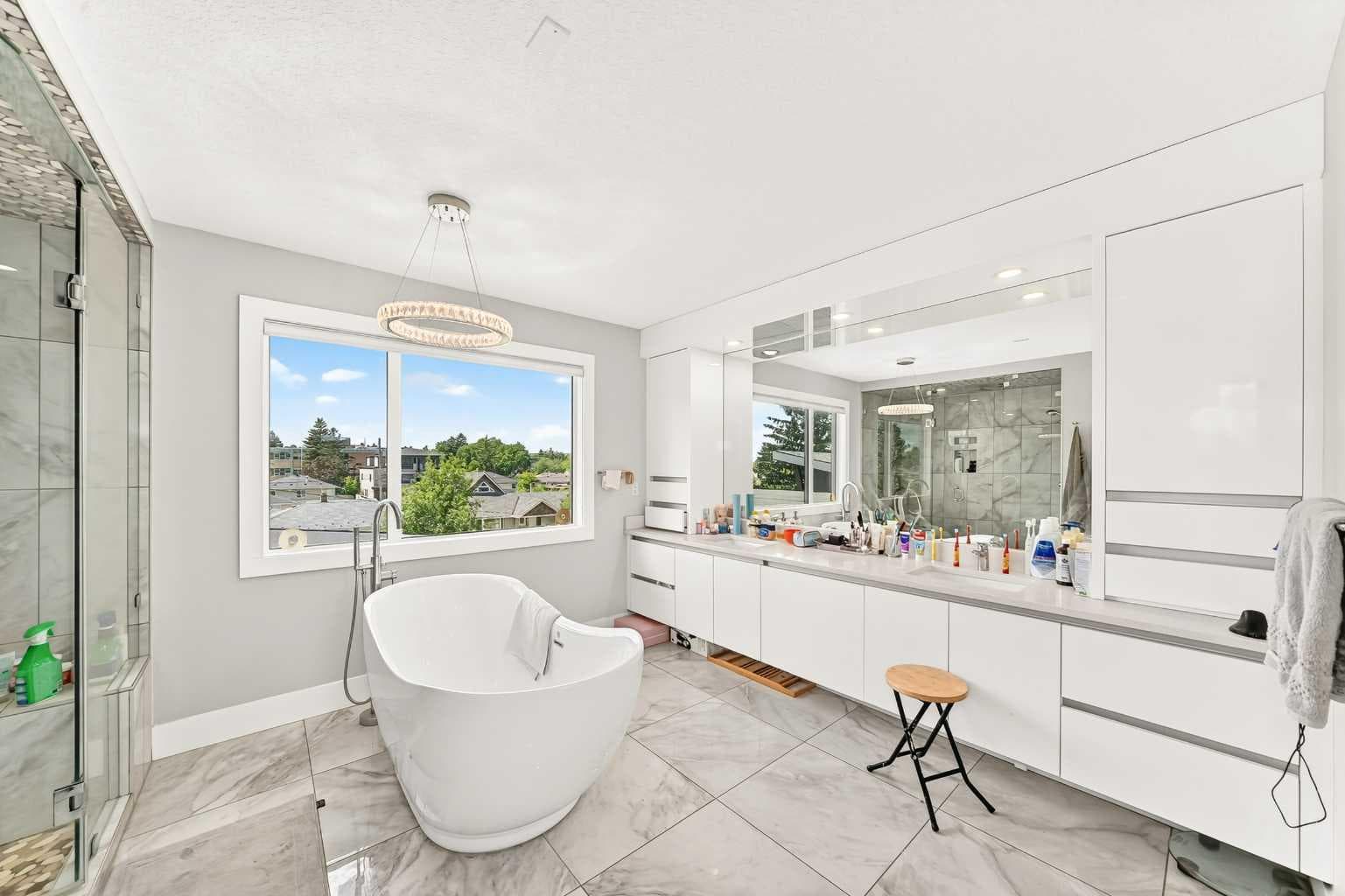3014 Cochrane Road NW