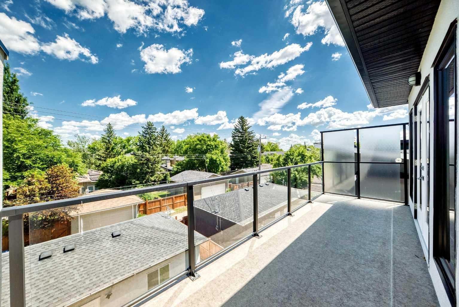 3014 Cochrane Road NW