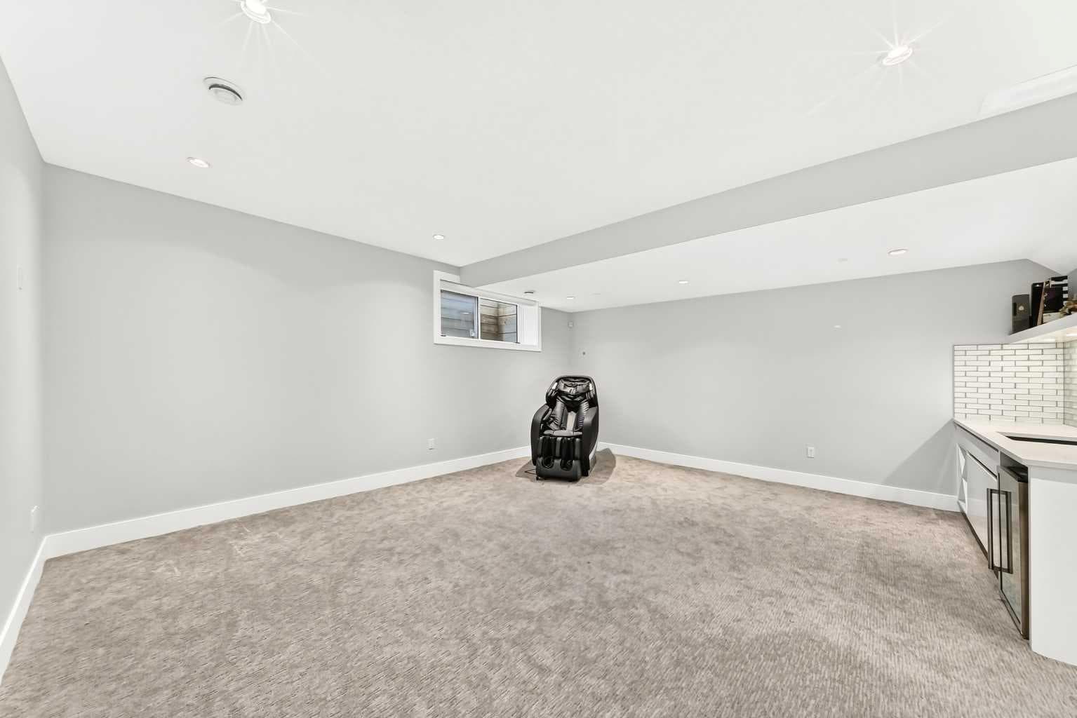 3014 Cochrane Road NW
