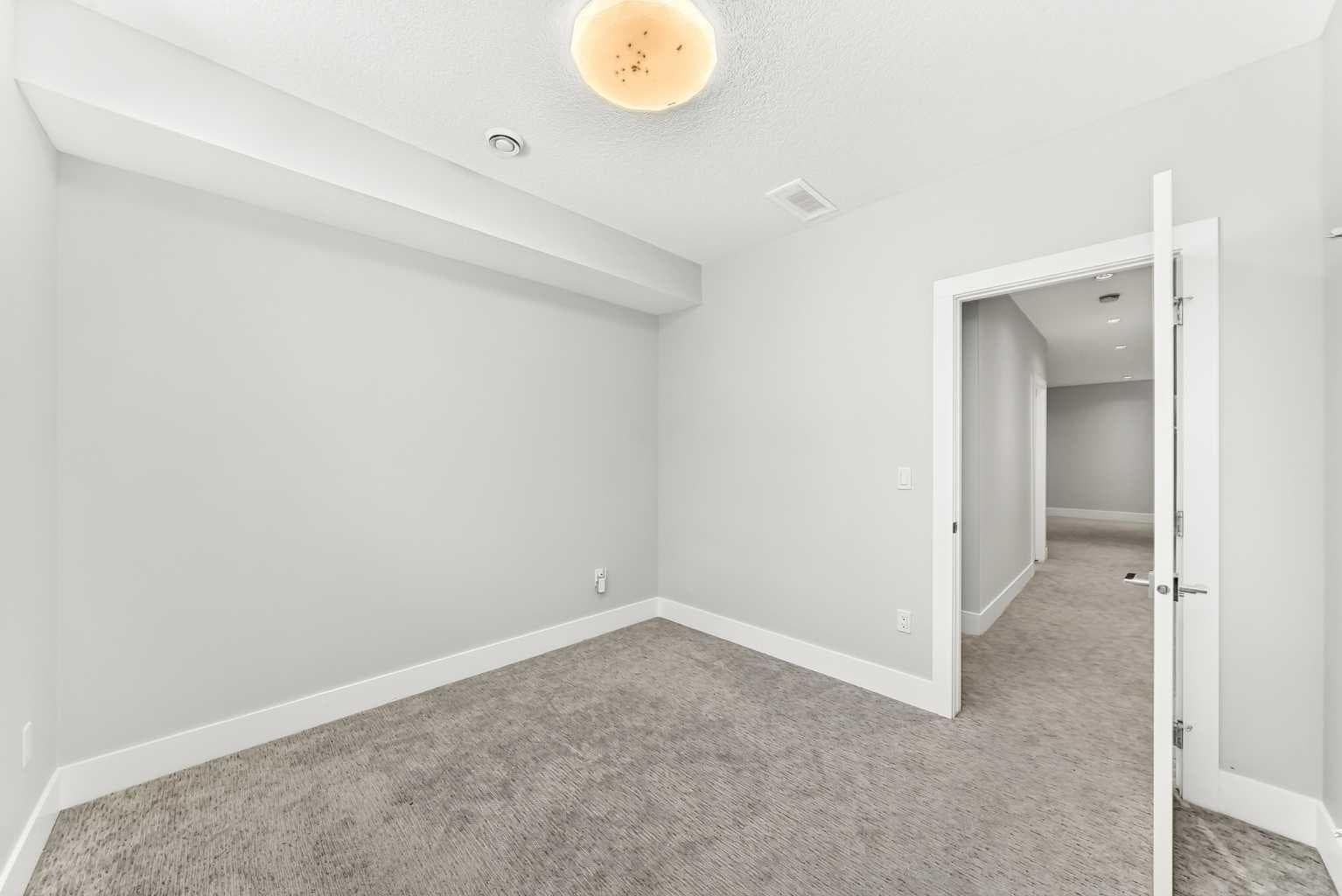 3014 Cochrane Road NW