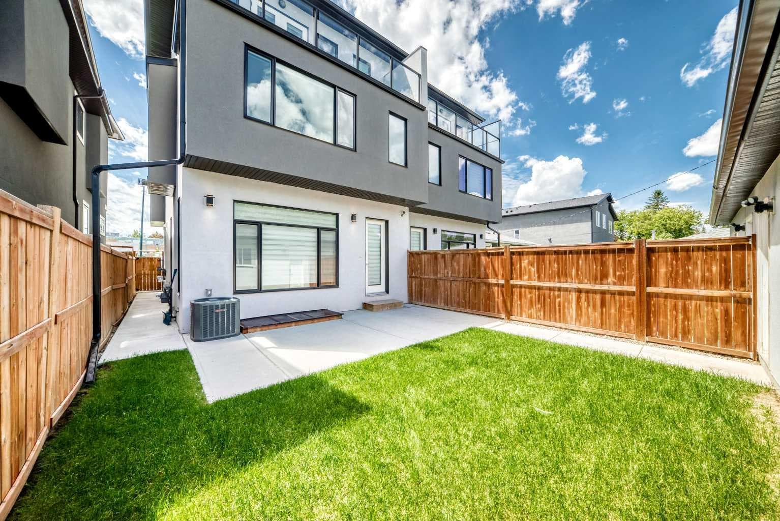 3014 Cochrane Road NW