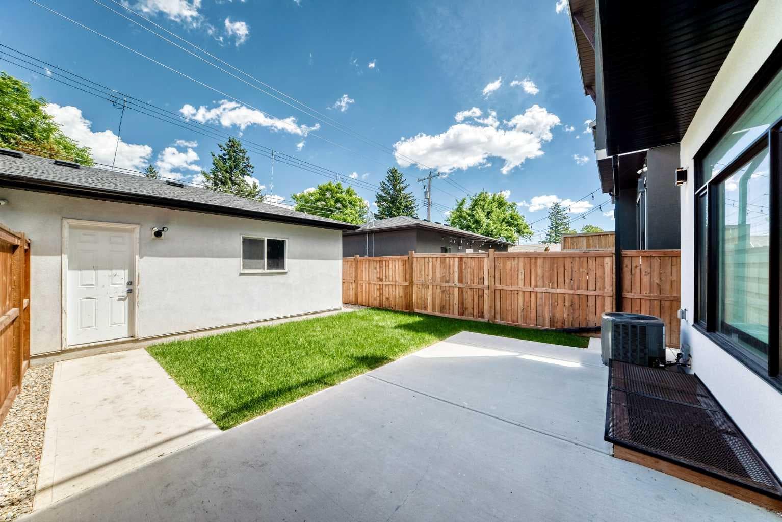 3014 Cochrane Road NW