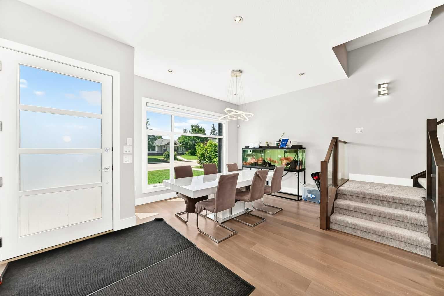 3014 Cochrane Road NW