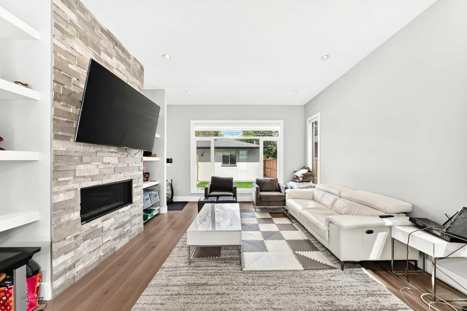 3014 Cochrane Road NW
