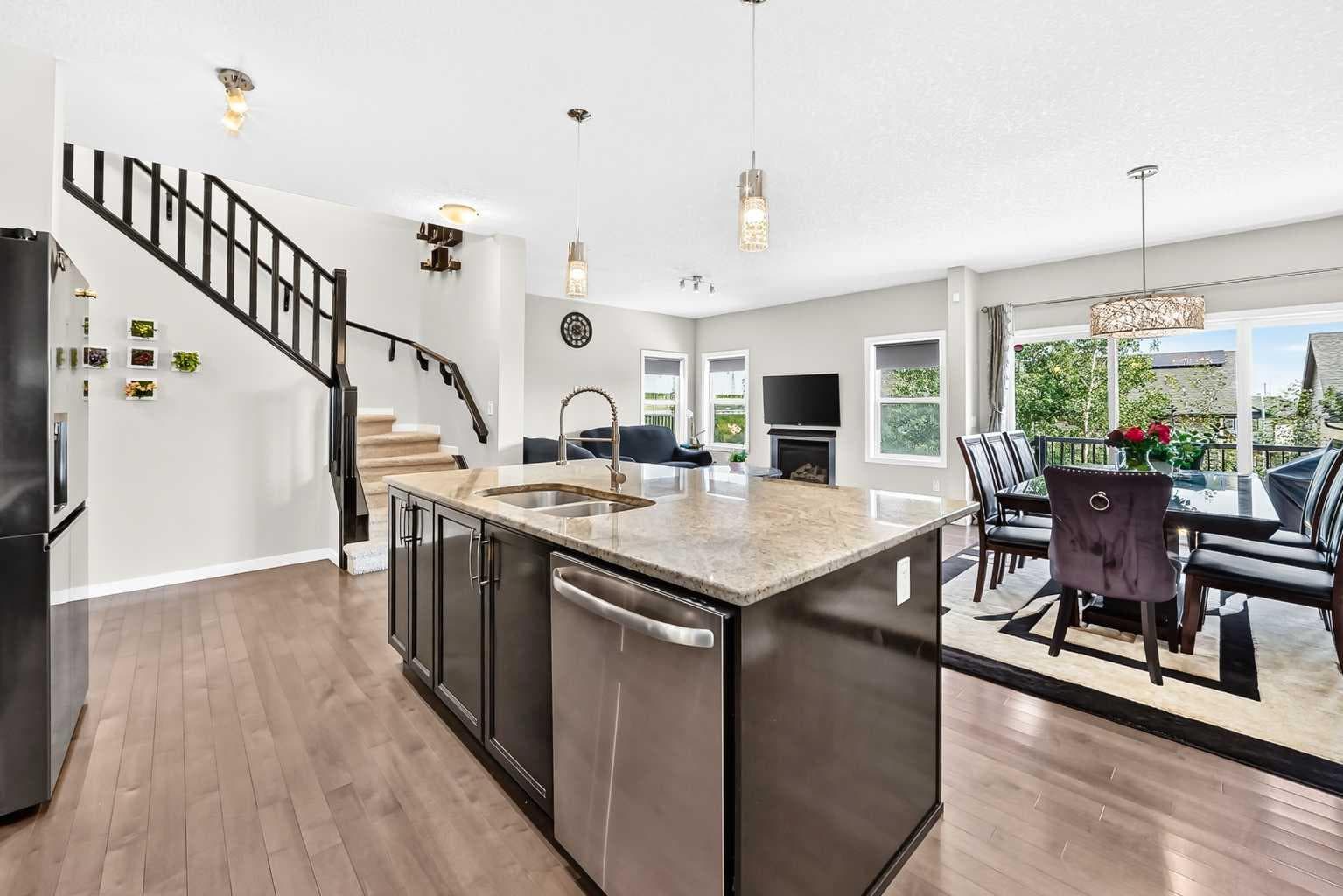 56 PANATELLA Parade NW