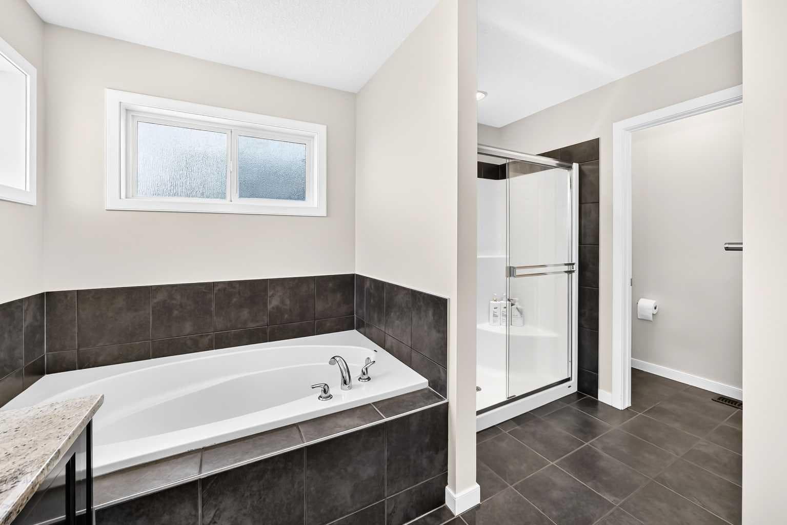 56 PANATELLA Parade NW