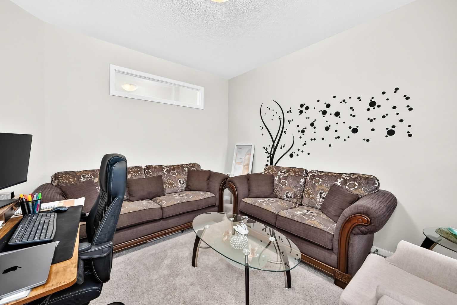 56 PANATELLA Parade NW