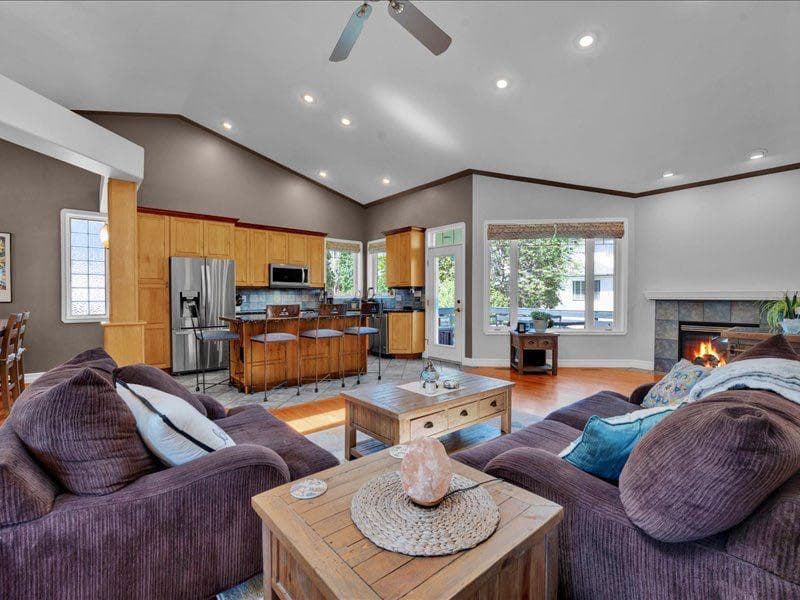147 Cove Place 