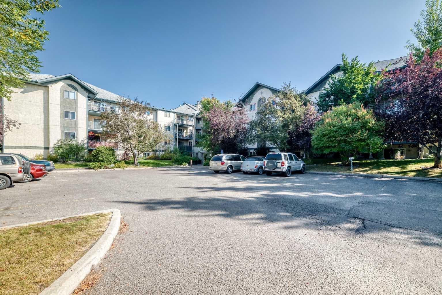105, 21 Dover Point SE