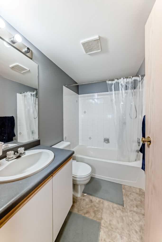 105, 21 Dover Point SE