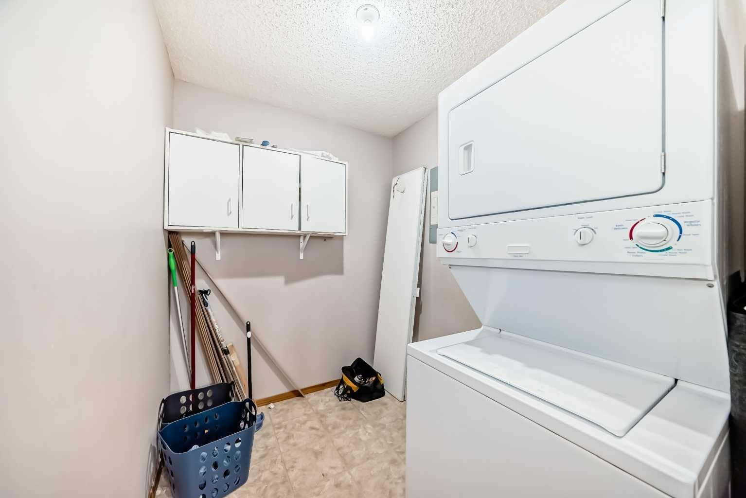105, 21 Dover Point SE