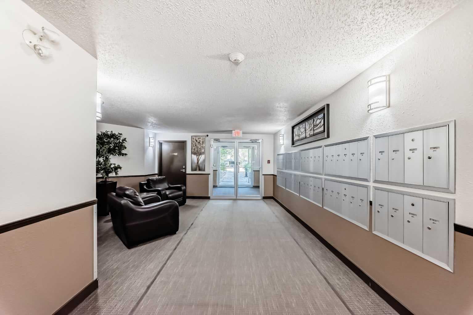 105, 21 Dover Point SE