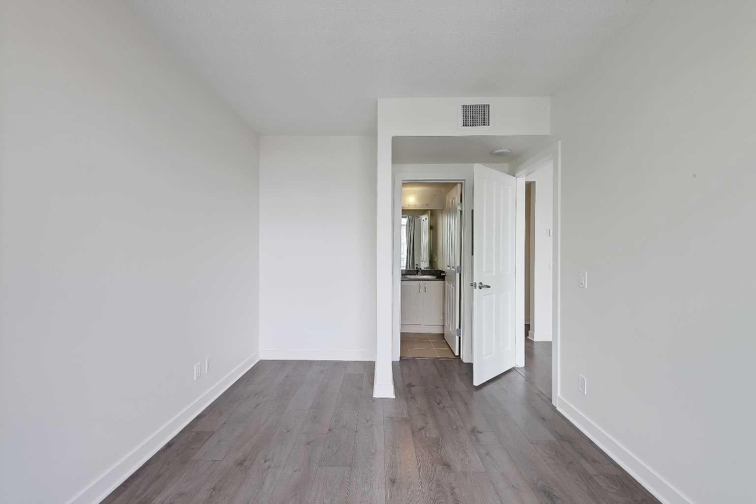1207, 10 Brentwood Common NW