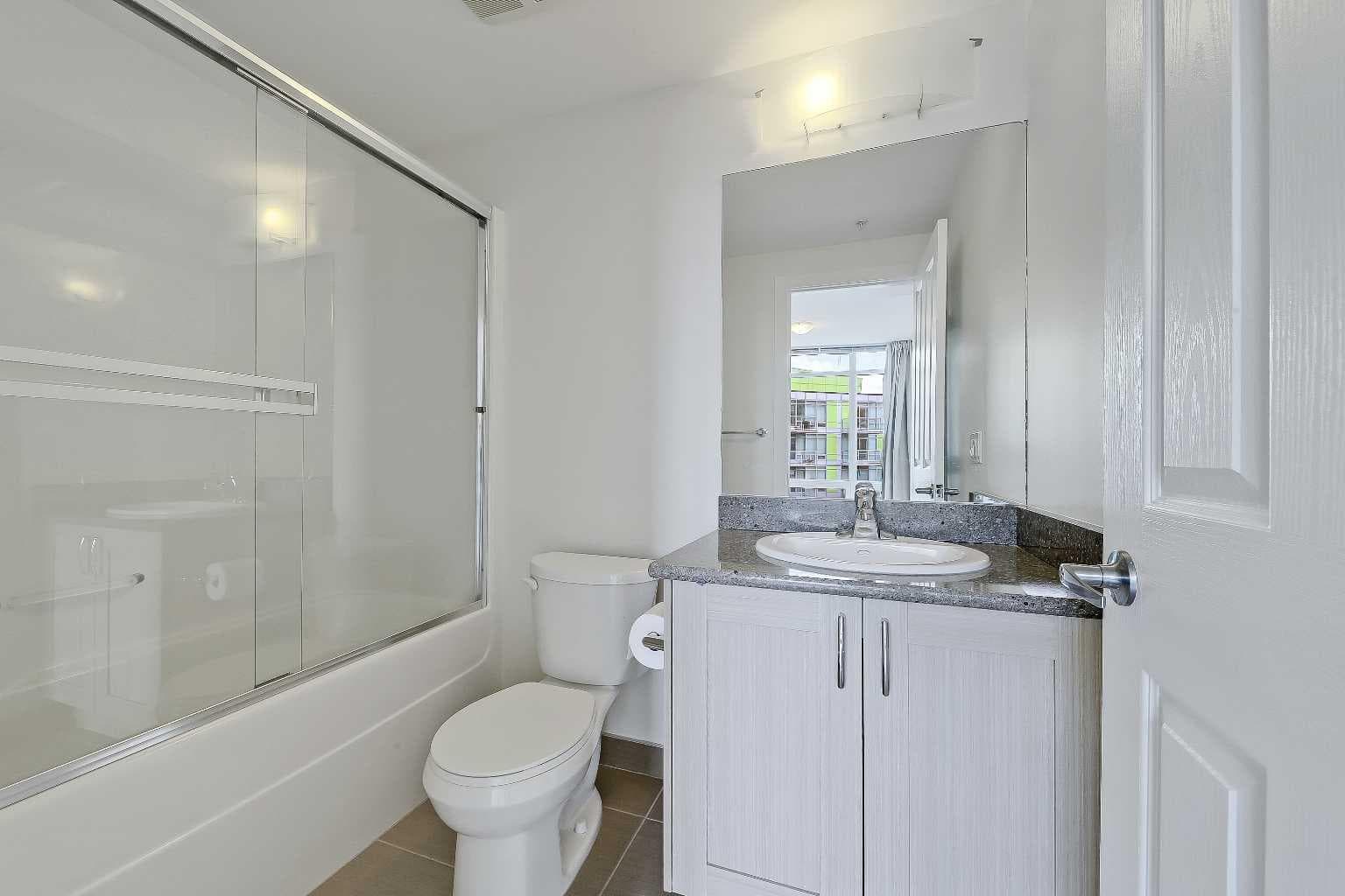 1207, 10 Brentwood Common NW