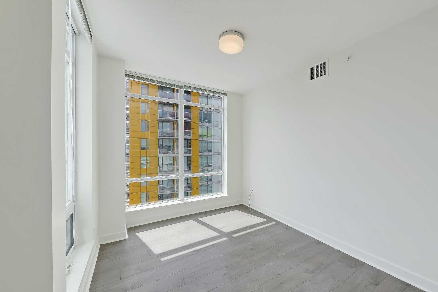 1207, 10 Brentwood Common NW