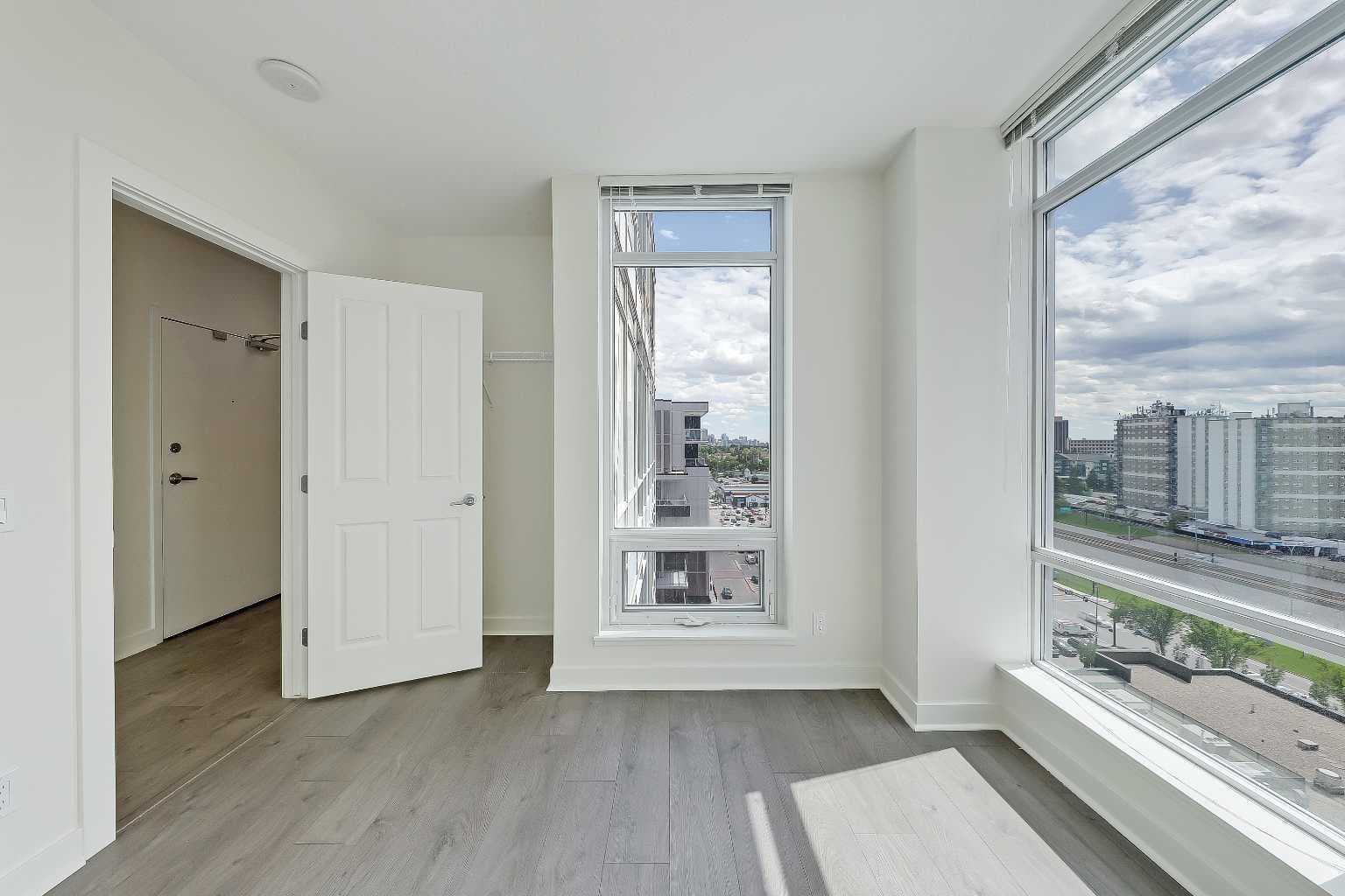 1207, 10 Brentwood Common NW