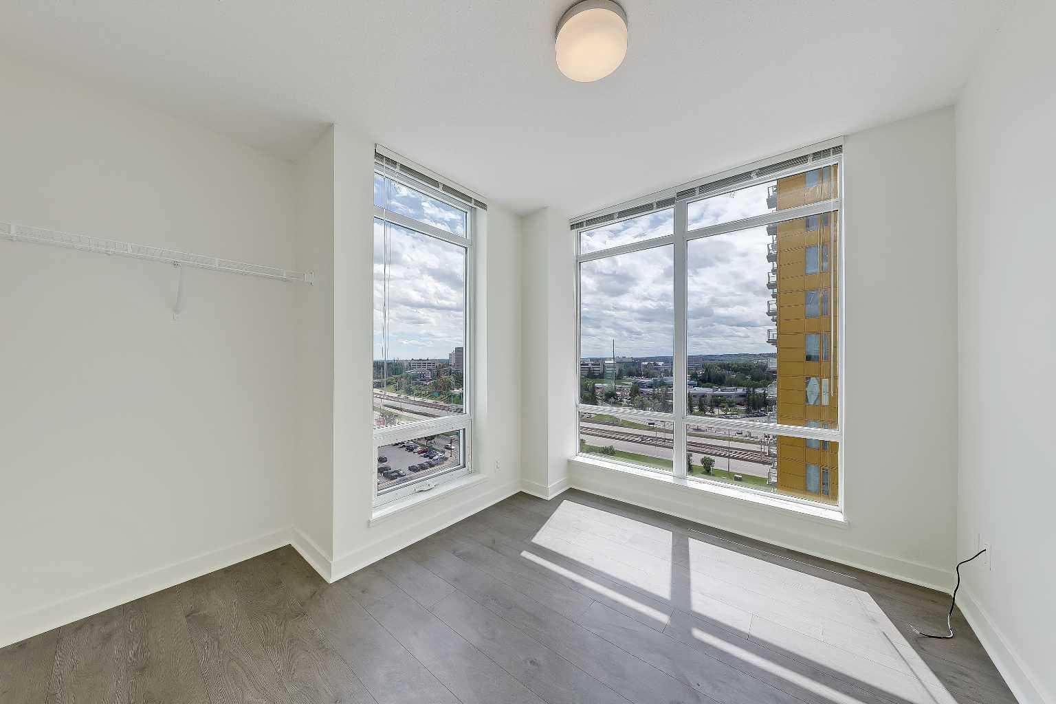 1207, 10 Brentwood Common NW