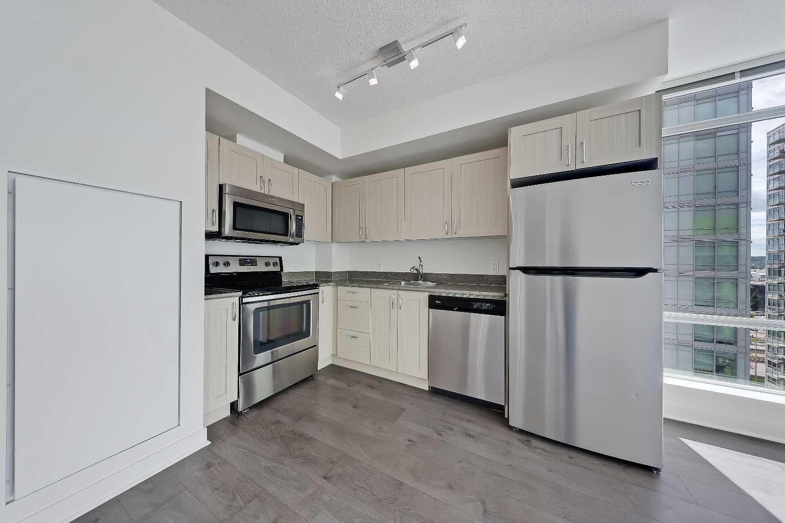 1207, 10 Brentwood Common NW